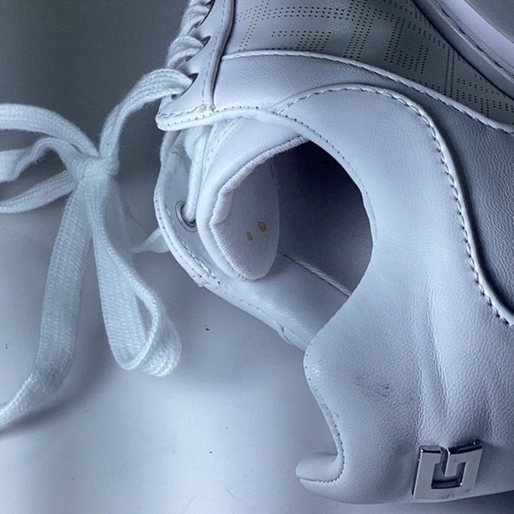 Guess Sneakers - Picture 9 of 10